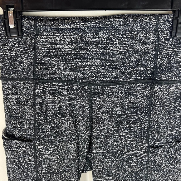 Lululemon Fast & Free Crop II (Nulux 19") Salt Alpine White Black Size 4 B1 - Picture 3 of 7